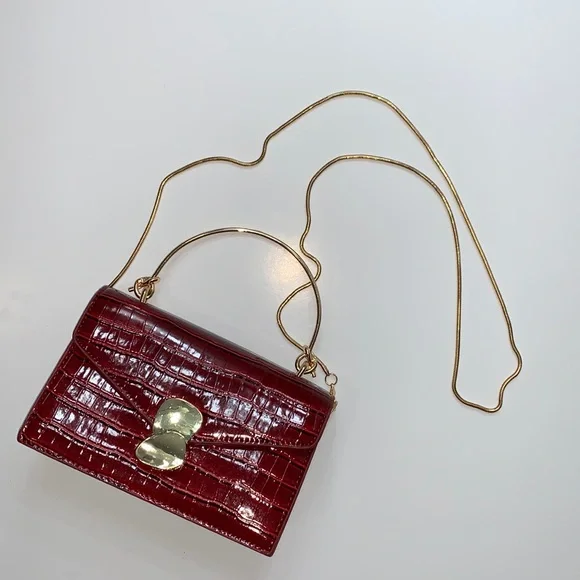 Women's Faux Crocodile Skin Crossbody Bag - Picture 3 of 8